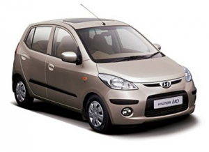 The Master of economy driving is here to drive you in all Santorini, Rent now the Hyundai i10 car rental !