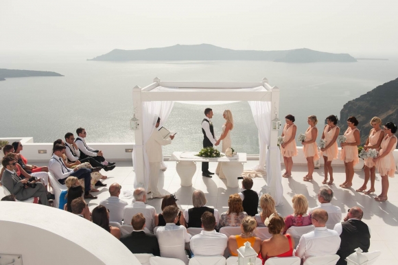 7 Tips For Your Romantic Honeymoon In Santorini
